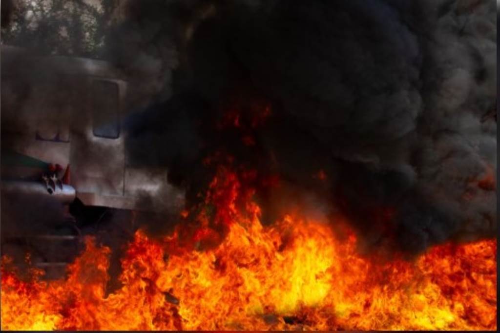 Cylinders burst due to fire in embroidery factory building Two dead nine injured Incident that took place around 530 am